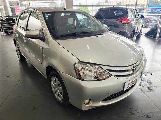 TOYOTA ETIOS 1.3 XS 16V FLEX 4P MANUAL TOYOTA ETIOS 1.3 XS 16V FLEX 4P MANUAL